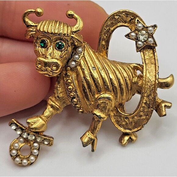 Estate Jewelry - Taurus Bull Goldtone and Rhinestone Zodiac Brooch 2in